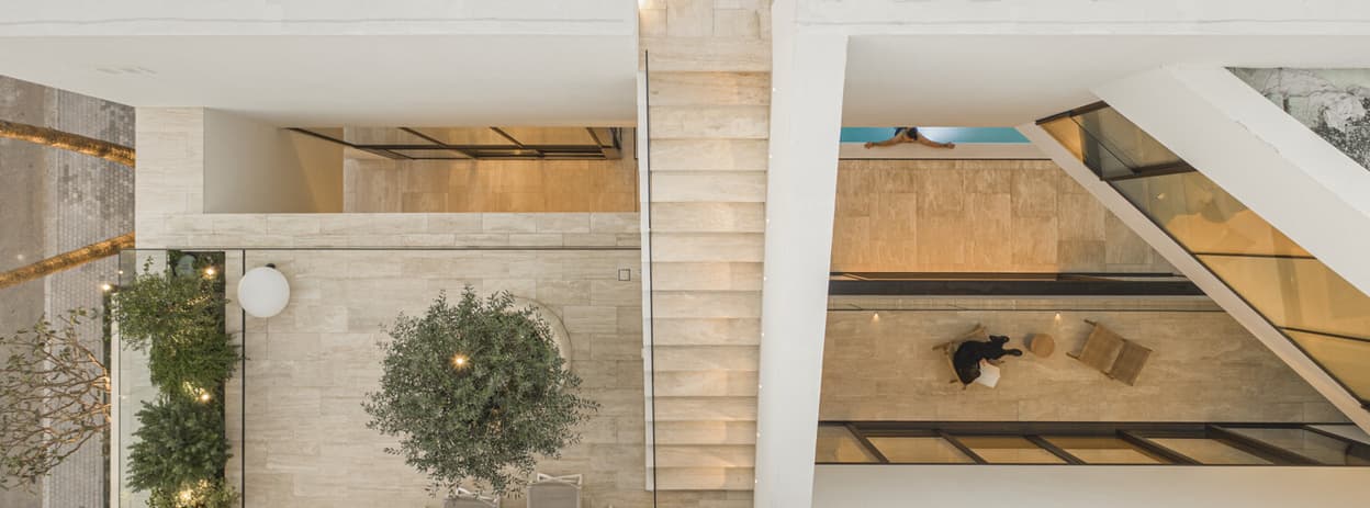 معماری ویلای Cleft کویت؛ پلان باز با نورپردازی طبیعی و طراحی مدرن