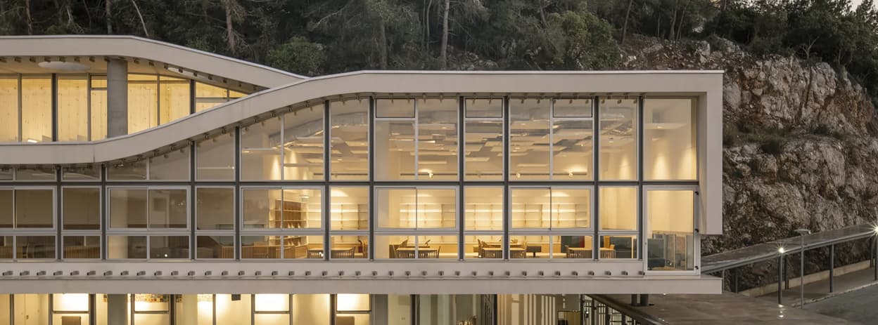 بررسی معماری پروژه Collège Louise Wegmann در قلب لبنان | 23Gane