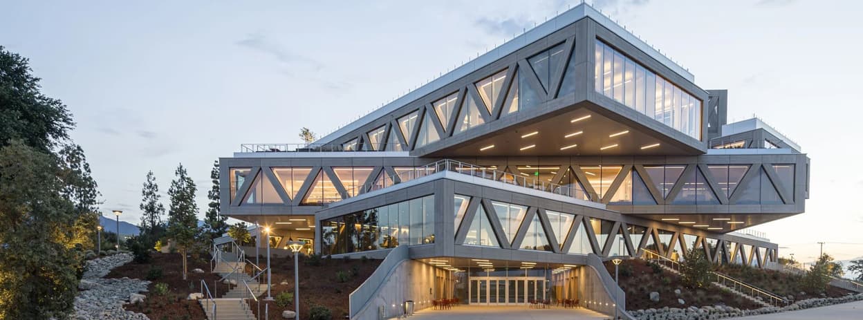 معماری مدرن به سبک بیارکه اینگلس در دانشگاه