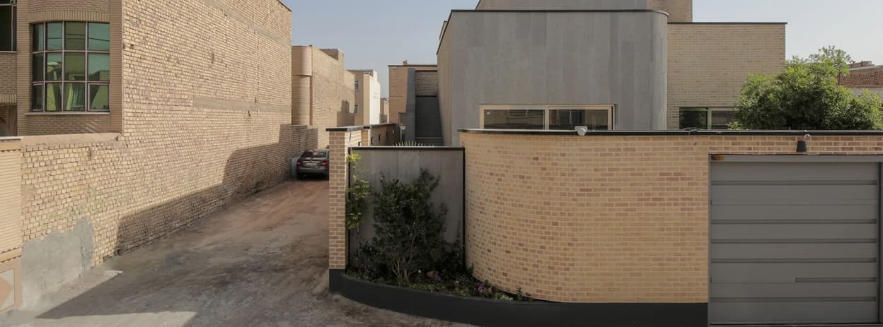 معماری مینیمال ویلای عناب در نجف آباد | آرشیتکت : دفتر معماری آیینه