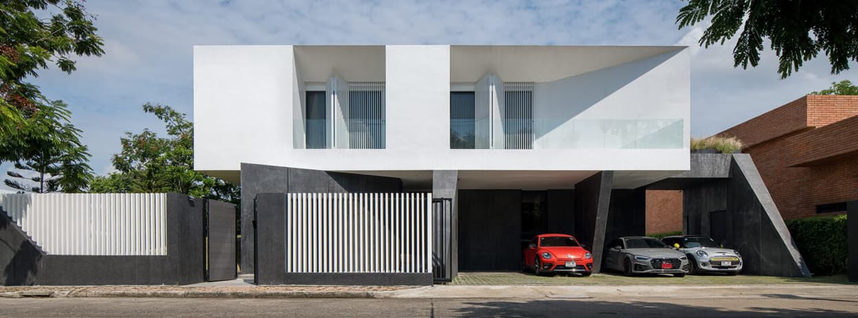 نمای بیرونی خانه با مکعب سفید شناور