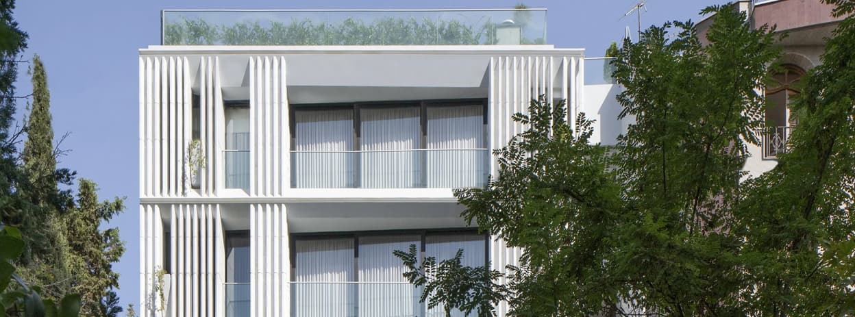 معماری ساختمان مسکونی زعفرانیه، آرشیتکت علی حقیقی