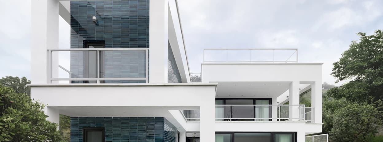 طراحی ویلا روی شیب با حیاط پایینرفته و تراس مشبک؛ ایدههای قابلالهام از پروژه سنگده